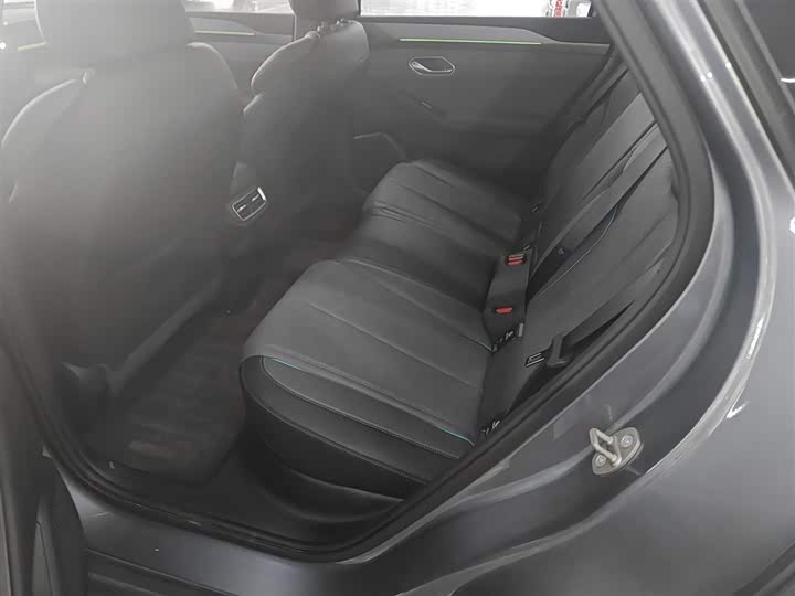 Фото 17 - BYD Qin L