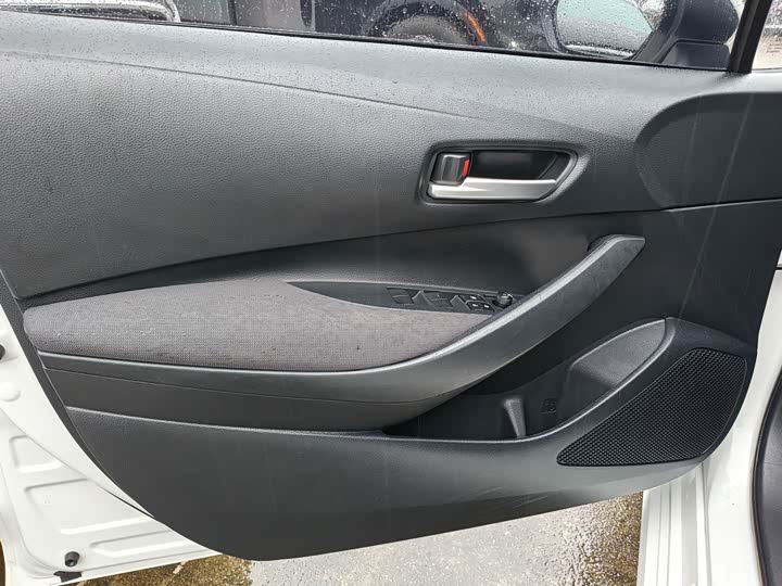 Фото 10 - Toyota Corolla