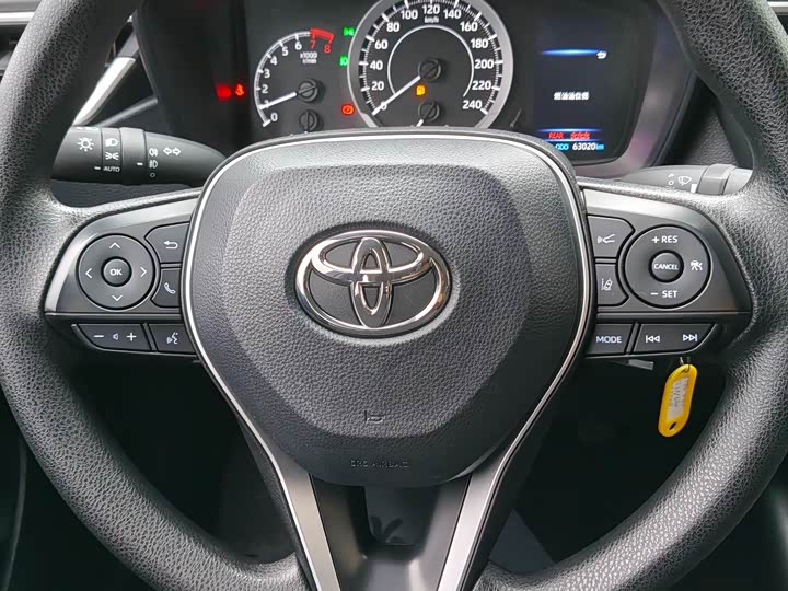 Фото 13 - Toyota Corolla