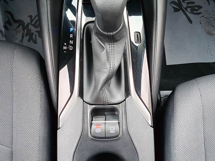 Фото 14 - Toyota Corolla