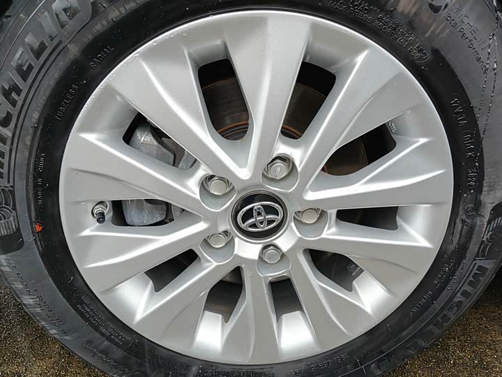 Фото 18 - Toyota Corolla