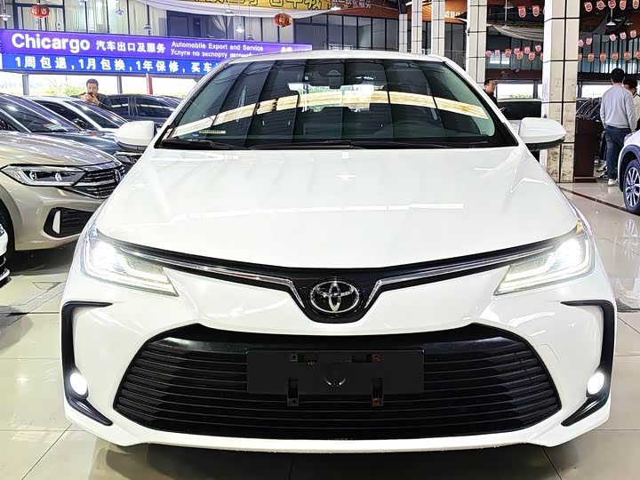 Фото 2 - Toyota Corolla