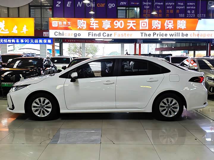 Фото 3 - Toyota Corolla