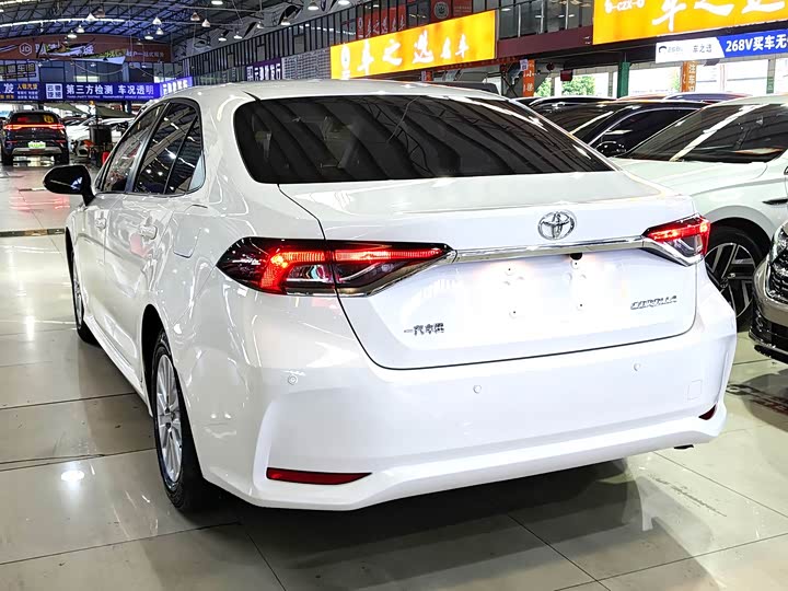 Фото 4 - Toyota Corolla