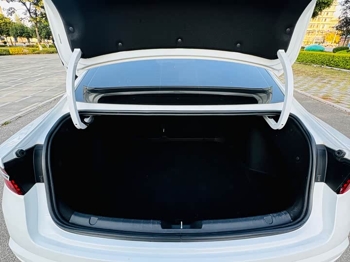 Фото 10 - Geely Preface