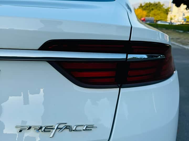 Фото 11 - Geely Preface