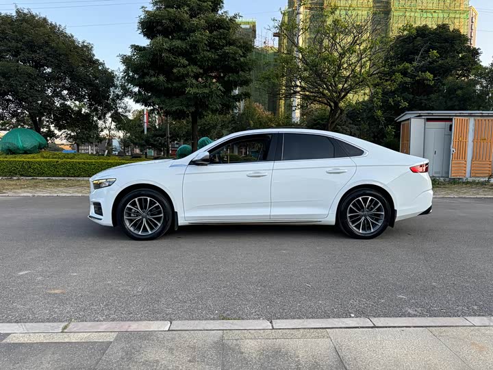 Фото 14 - Geely Preface