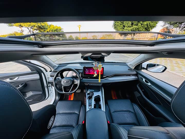 Фото 7 - Geely Preface