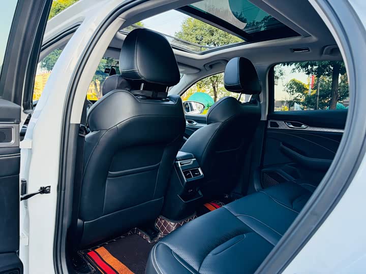 Фото 8 - Geely Preface