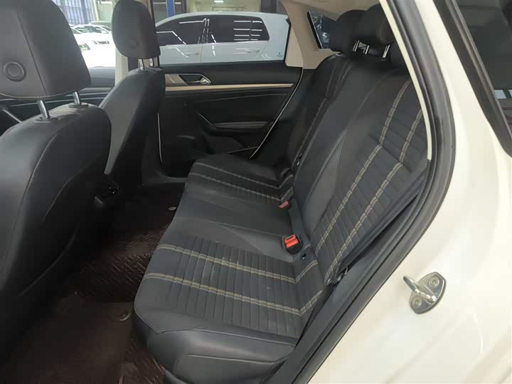 Фото 17 - Volkswagen Lavida