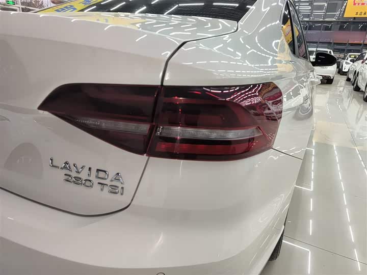 Фото 8 - Volkswagen Lavida