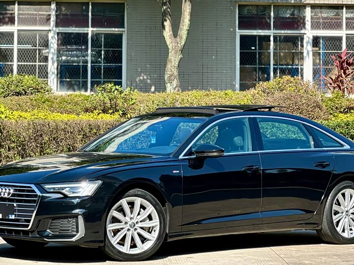 Фото 1 - Audi A6L