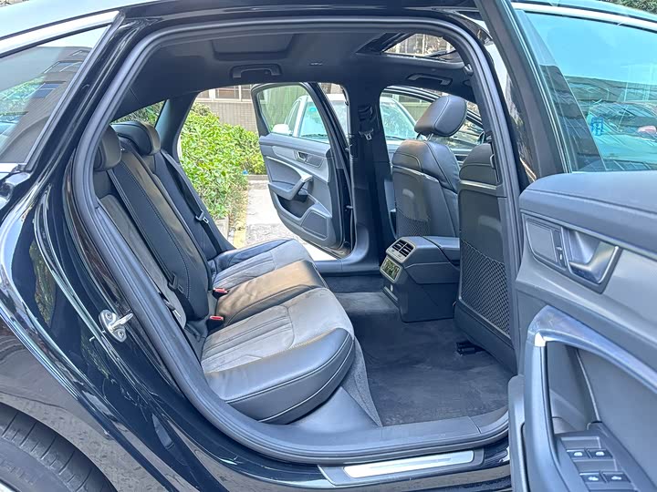 Фото 12 - Audi A6L