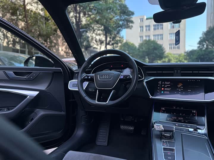 Фото 14 - Audi A6L