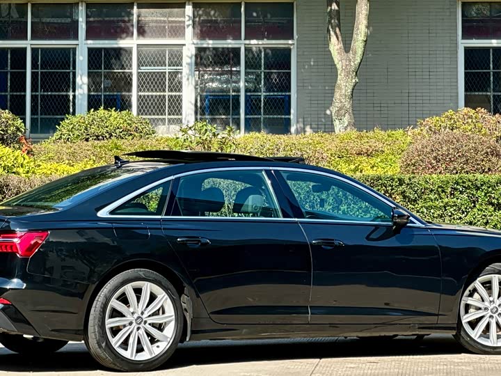 Фото 2 - Audi A6L