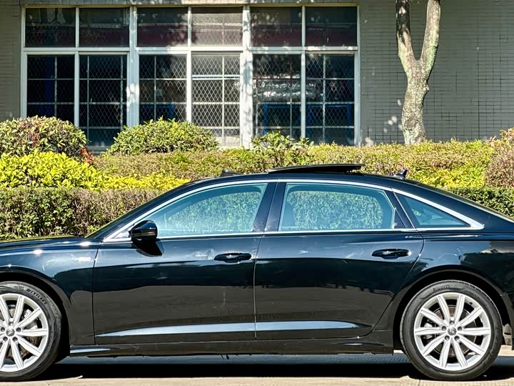 Фото 4 - Audi A6L