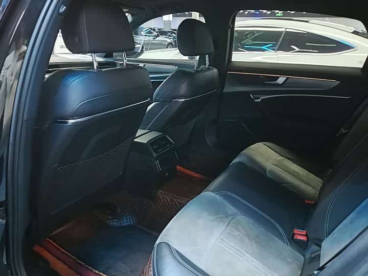 Фото 10 - Audi A6L