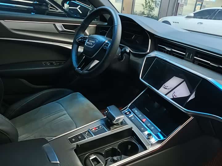 Фото 11 - Audi A6L