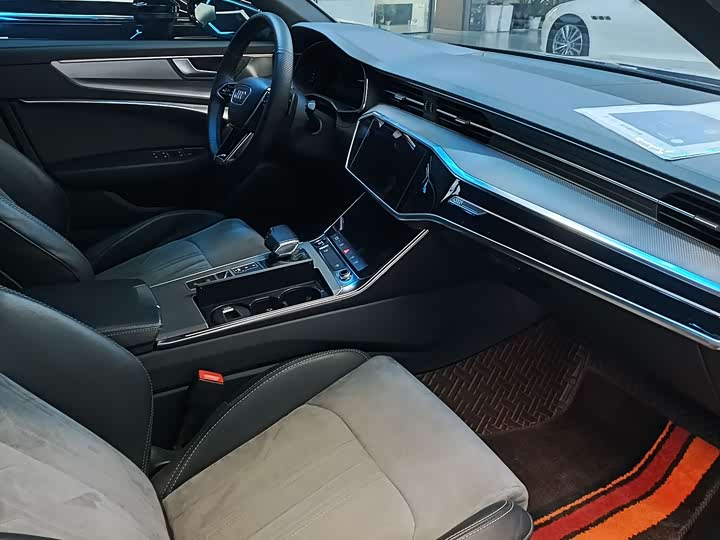 Фото 12 - Audi A6L