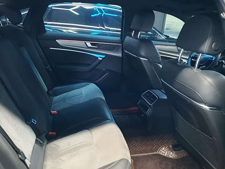 Фото 14 - Audi A6L