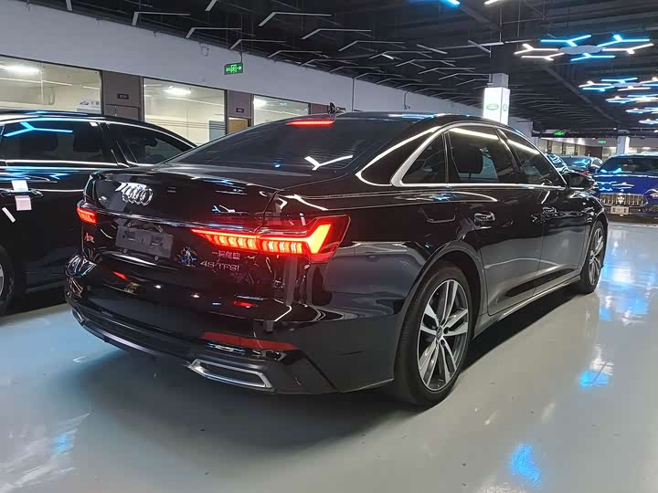 Фото 15 - Audi A6L