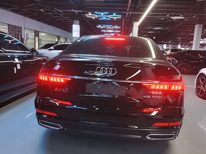 Фото 16 - Audi A6L