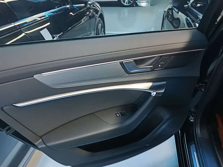 Фото 7 - Audi A6L