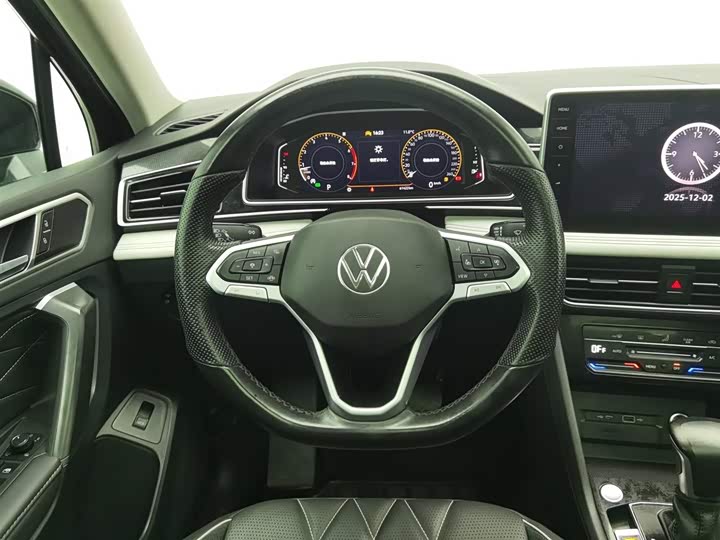 Фото 11 - Volkswagen Tiguan L Pro