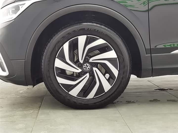 Фото 17 - Volkswagen Tiguan L Pro