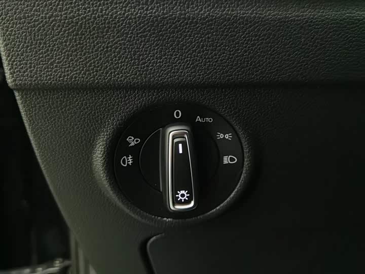 Фото 21 - Volkswagen Tiguan L Pro