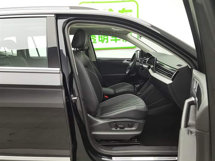 Фото 23 - Volkswagen Tiguan L Pro