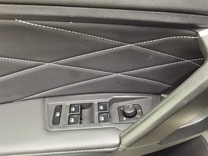 Фото 9 - Volkswagen Tiguan L Pro