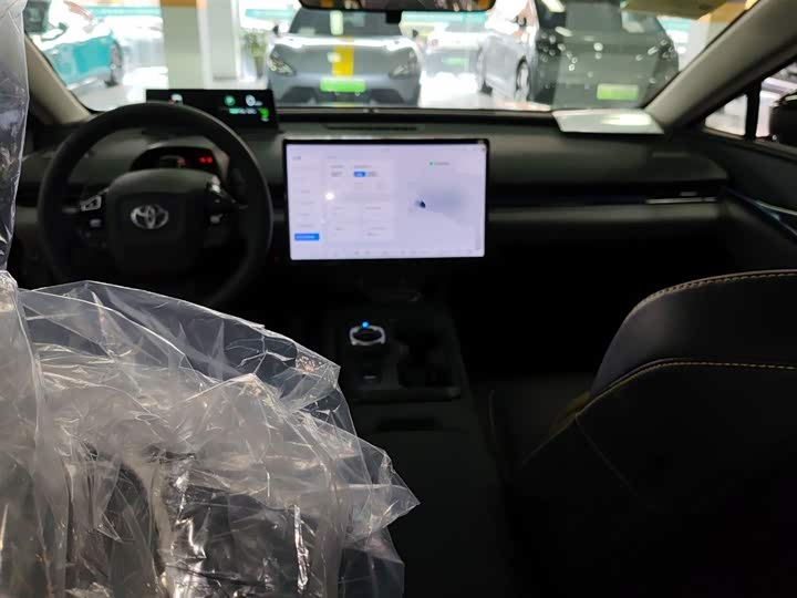 Фото 10 - Toyota bZ5