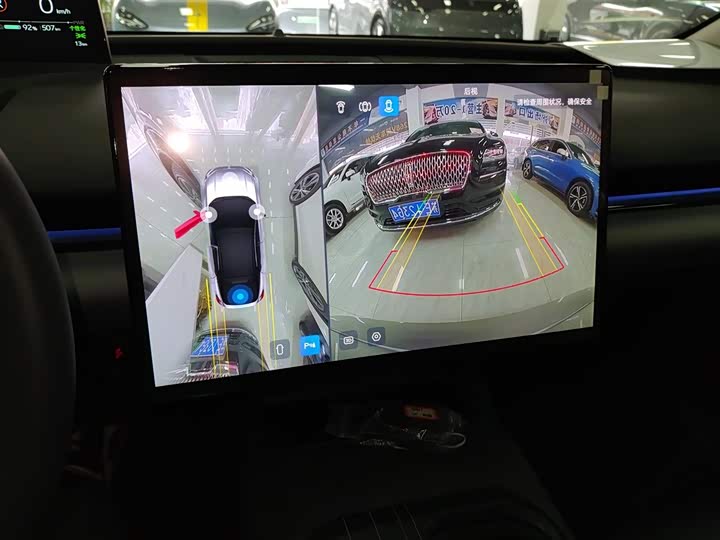 Фото 13 - Toyota bZ5