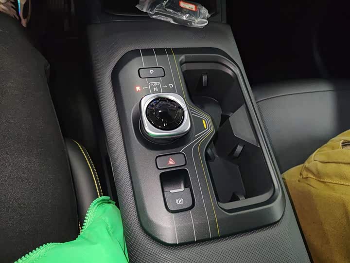 Фото 14 - Toyota bZ5