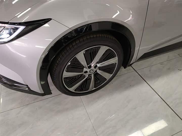 Фото 23 - Toyota bZ5