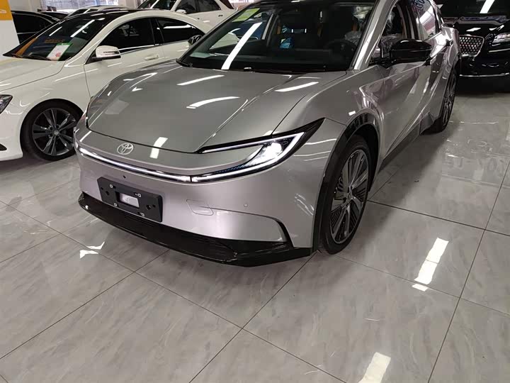 Фото 24 - Toyota bZ5