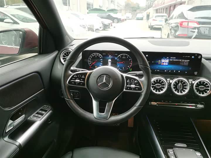 Фото 11 - Mercedes-Benz GLA-Class