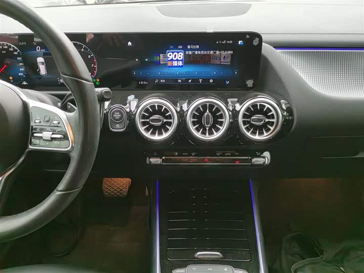 Фото 13 - Mercedes-Benz GLA-Class