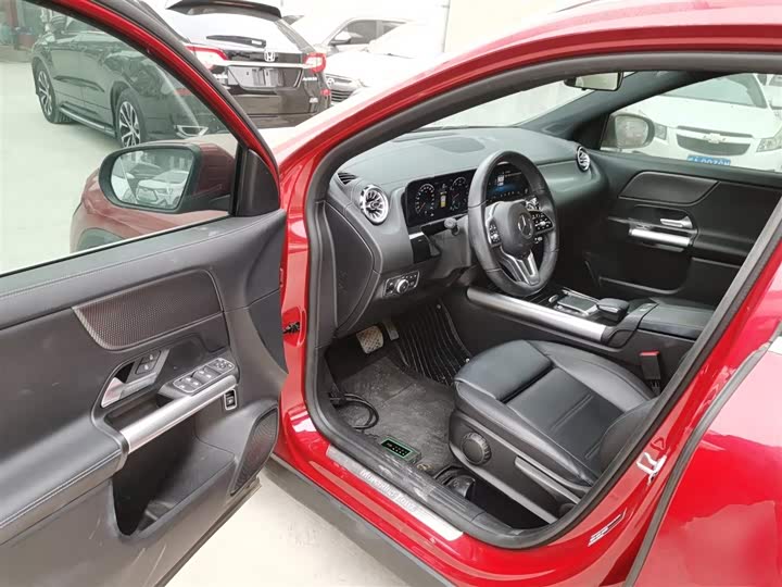 Фото 16 - Mercedes-Benz GLA-Class