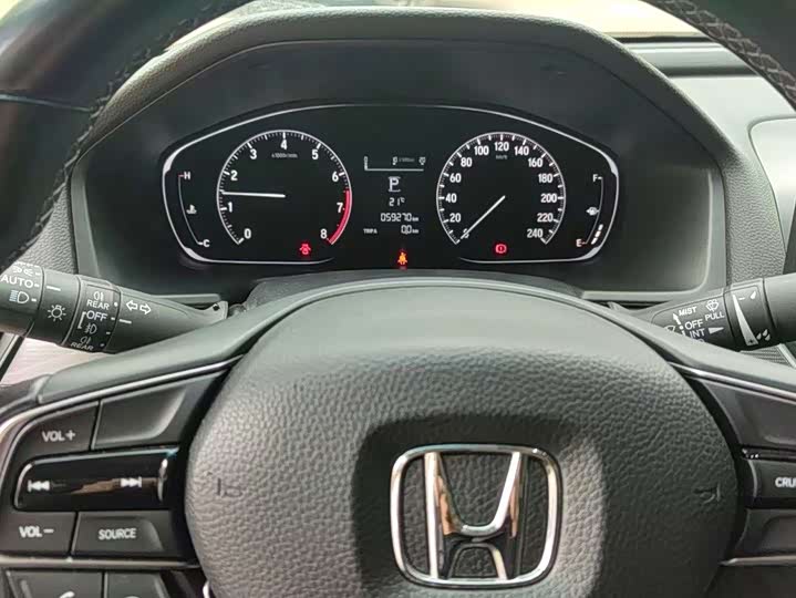 Фото 10 - Honda Accord