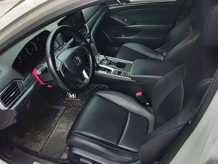 Фото 7 - Honda Accord