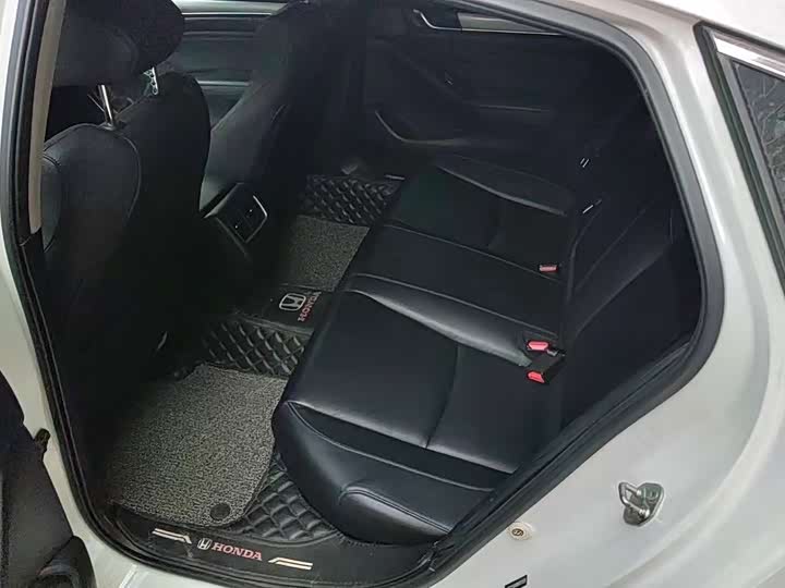 Фото 8 - Honda Accord