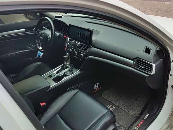 Фото 9 - Honda Accord