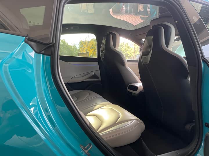 Фото 14 - Xiaomi SU7