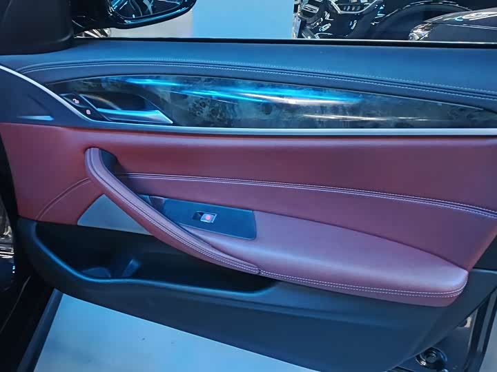 Фото 11 - BMW 5 Series