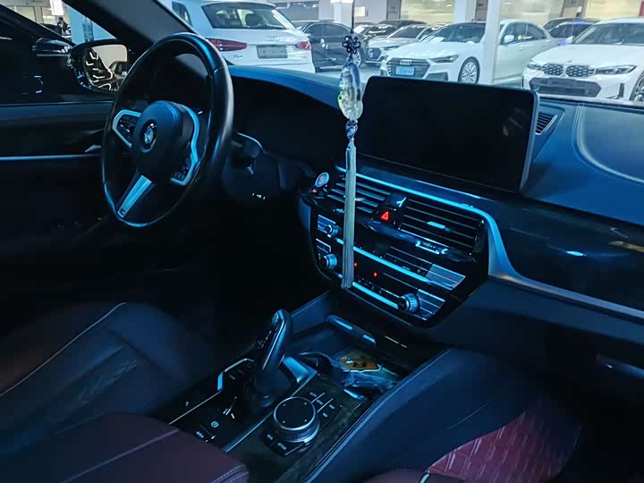 Фото 12 - BMW 5 Series