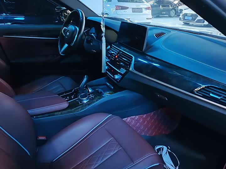 Фото 13 - BMW 5 Series