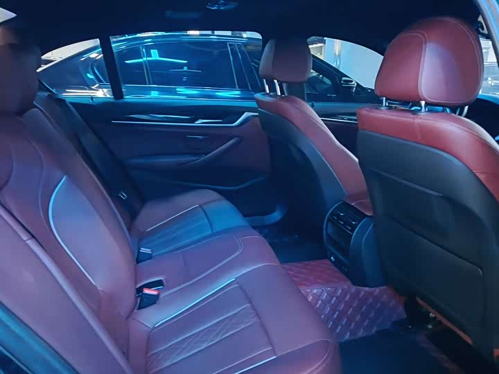 Фото 15 - BMW 5 Series