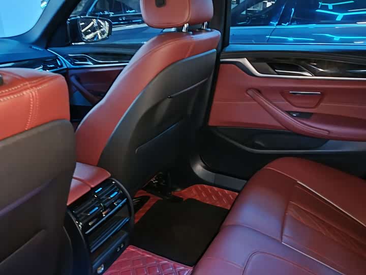 Фото 9 - BMW 5 Series